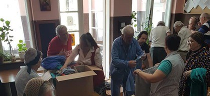 Kleding uitdelen